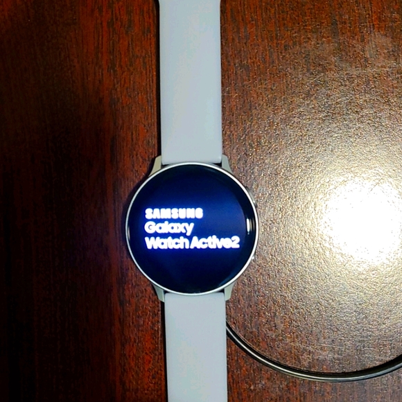 Samsung Galaxy Watch Active 2 - Picture 1 of 3